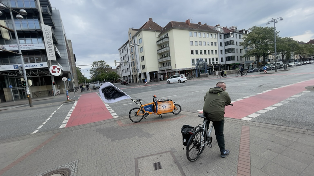 Die Nicht mehr Zeitgemäß Verkehrsinseln  wie hier Marienstraße/ Berliner Allee / Sallstrasse würden durch eine RundUmGrün Schaltung die Situation entschärfen