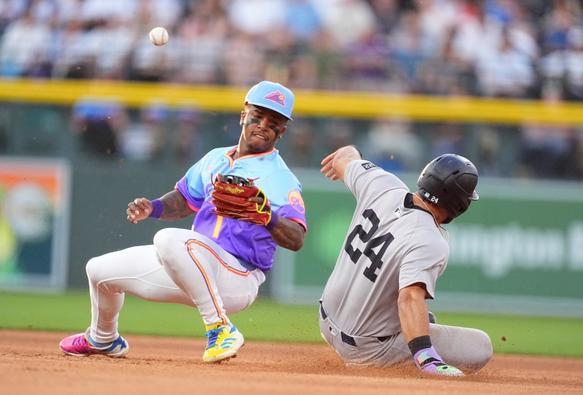 Glove 'slipped off' when jumping to field hit