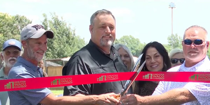 Lake Waco Golf Club hosts grand opening, ribbon cutting