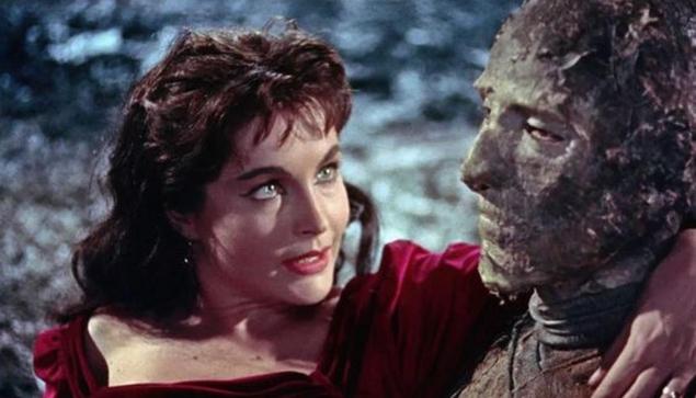 Yvonne Furneaux as Isobel Banning and Christopher Lee as  the Mummy in Hammer Films’ The Mummy (1959)