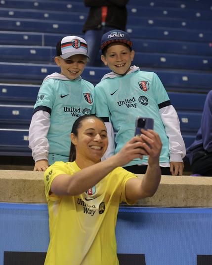Lorena taking a selfie with young Current fans