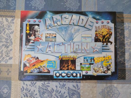 Photo d'une boîte de jeux Amstrad CPC : La compilation "Arcade Action" de l'éditeur Ocean