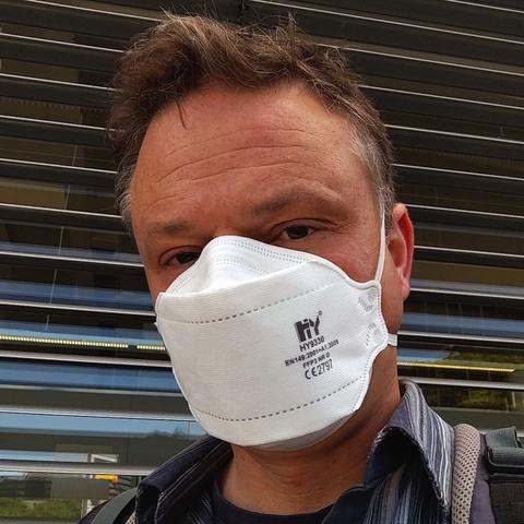 Man wearing FFP3 mask.