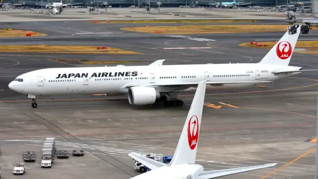 Japan Airlines Boeing 777