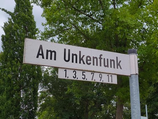 Bild eines Straßenschilds "Am Unkenfunk"