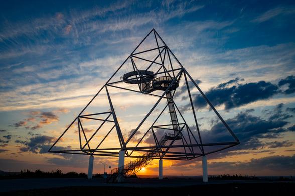 Sunrise at the tetrahedron Bottrop.
Sonnenaufgang am Tetraeder is Bottrop.