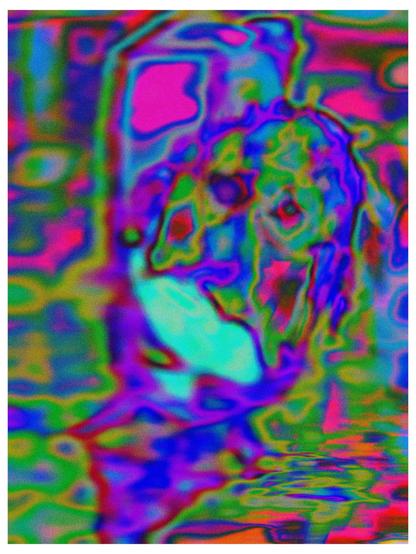 Das Bild zeigt eine abstrakte, psychedelische Darstellung, die von starken, kontrastreichen Farben dominiert wird. Die Farben sind lebendig und intensiv, mit einer Mischung aus Violett, Pink, Grün, Blau und Gelb, die ineinander übergehen und sich in unregelmäßigen Mustern und Formen verbinden. Die Farben scheinen sich zu verfließen und zu verwischen, was eine verwirrende und hypnotische Wirkung erzeugt. In der Mitte des Bildes ist eine Form zu erkennen, die an ein Gesicht erinnert, obwohl es nicht klar definiert ist. Die Umrisse und Konturen sind verschwommen und fließend, was die abstrakte Natur des Bildes unterstreicht. Die Farben und Formen erzeugen ein Gefühl von Bewegung und Verwirrung, was typisch für psychedelische Kunst ist.
