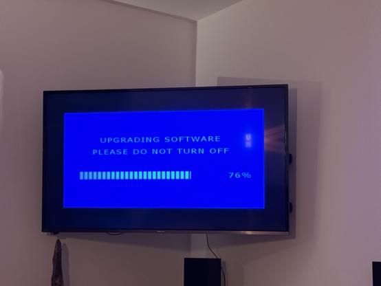 Update Screen on Panasonic TV stating „UPGRADING SOFTWARE PLEASE DO NOT TURN OFF“