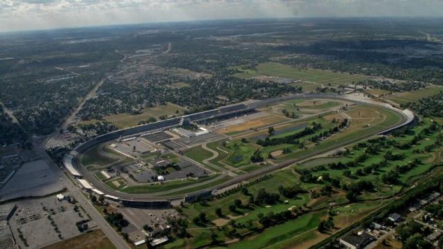 Indy 500 golf course has four holes inside the giant race track