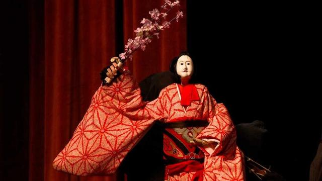 Traditional Japanese puppet theater performers share culture with Iowans