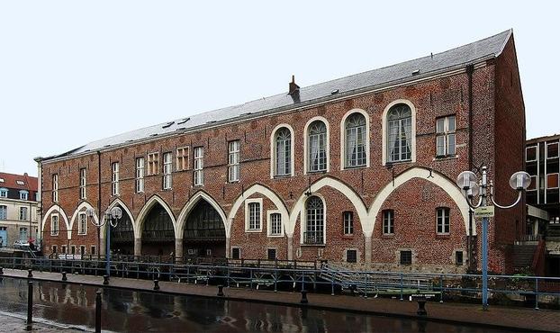 Palais de Justice à #Douai (#Nord) Construction XVIIIe siècle. Ensemble des bâtiments constituant la cour d'Appel et entourant la première cour (cad. D 3290) : inscription par arrêté du 30 septembre 1959.
Suite 👉 https://monumentum.fr/monument-historique/pa00107483/douai-palais-de-justice
#Patrimoine #MonumentHistorique
Photo CC-BY-SA 4.0 : Velvet