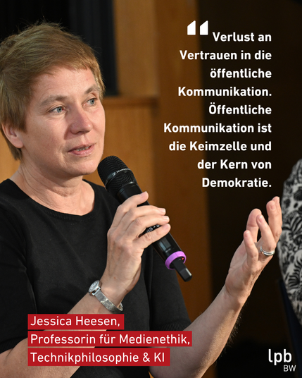 "Verlust an Vertrauen in die öffentliche Kommunikation. Öffentliche Kommunikation ist die Keimzelle und der Kern von Demokratie." Und ein Portrait von Jessica Heesen. Sie trägt eine Kurzhaarfrisur sowie ein schwarzes T-Shirt.