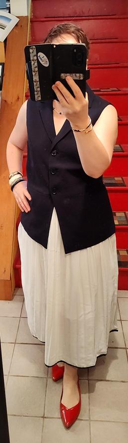 Navy vest over big billowy white skirt. Red pointy slingback flats! Bangle bracelets, Greek island eyeball necklace.