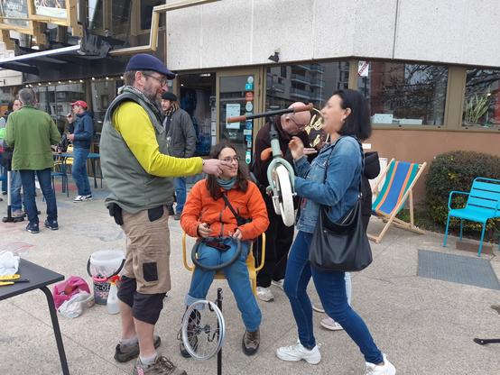 À l'atelier Hérouelibre au dernier atelier devant le Café des Images (arrêt de tram)