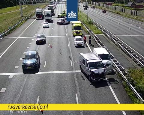 Een ongeval voor de Noordtunnel richting Gorinchem. Twee rijstroken zijn dicht.