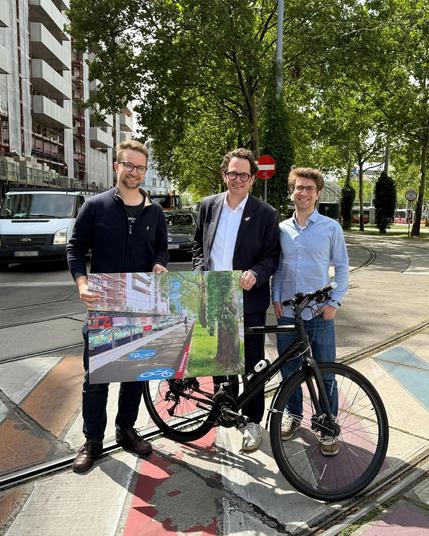 Kilian Stark, Markus Reiter und Dieter Komendera dort wo schon in ein paar Wochen ein neuer Radweg entsteht