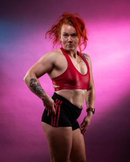 Fitnesskuvaus studiossa. Fitness malli poseeraus. Valokuvaaja Kuvaajankulma Lappeenranta