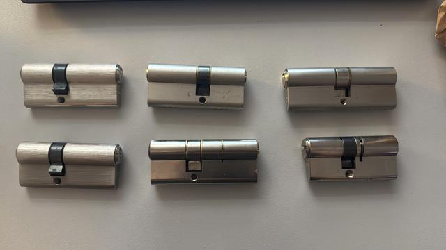 6 euro cylinders in a 2 by 3 grid
