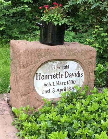 Grab von Henriette Davidis auf einem der Dortmunder Friedhöfe
