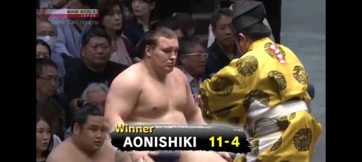Aonishiki wins a special prize and ends the May tournament 11 and 4