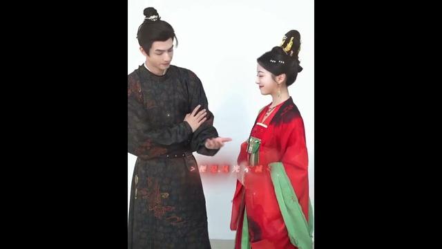 ¡Qué escena tan romántica! 🌹 #GloriaJuvenil #YouthfulGlory #韶华若锦 #SongWeiLong #BaoShangEn #shorts