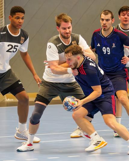 Deutschland gegen Frankreich in der Vorrunde bei der Europameisterschaft 2024 in Frankenthal.
Foto: Schneid & Schöler / DGSV