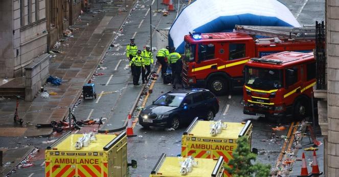 英リバプールで群衆に車突っ込む、27人搬送　警察はテロ否定 | ロイター