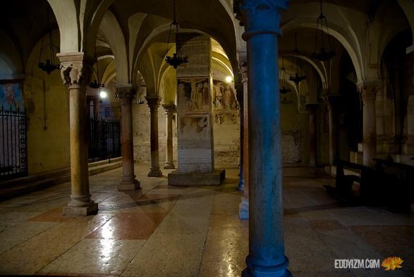 "All men by nature desire knowledge."
~ Aristotle
#Verona #Italia 2007
#SONY #A100
ƒ/2.8 1/5 17mm ISO200
#architecture #photography #Italy #Europe #gooutside #travel  #lightroom #exploration #goexplore #wanderer #quote #knowledge #church #old #chiesa