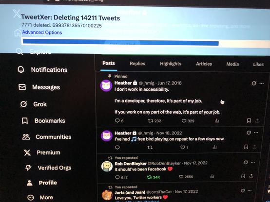 Screen shot of tweetXer deleting away all my 14,211 tweets. It’s halfway through.