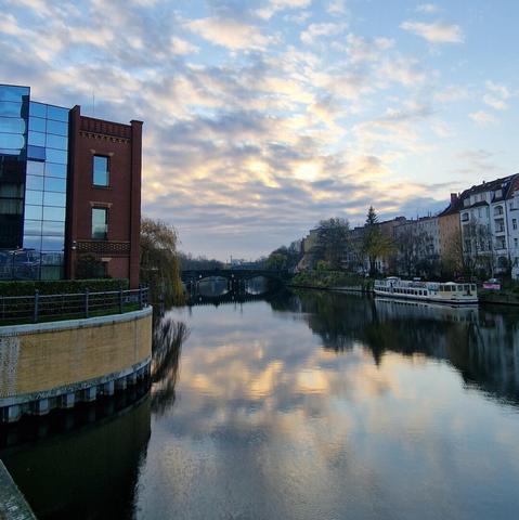 Die #Spree bei #moabit -- river Spree nearby Moabit in #Berlin

#Berlin #Germany #photography #BerlinPhotography #photooftheday #nature #city #travel #urbanlife #NaturePhotography #UrbanPhotography