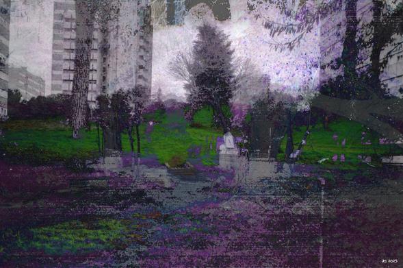 Experimentelle Fotomontage - Überlagerung eines Schwarzweißfotos, das - im Hintergrund deutlich erkennbar - eine Landschaft mit Wohntürmen zeigt, durch ein Farbfoto mit einem Naturmotiv mit Rasen und Bäumen, von dem hauptsächlich Grün und Violett übriggeblieben sind. Beide Fotos wurden mit einer Leica Z2X auf unterschiedlichen Filmen gemacht.