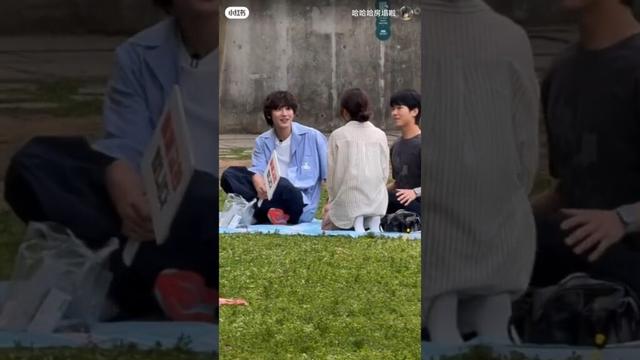 #Chanyeol filming in the park 🤩😍#ParkChanyeol #Loey #EXOChanyeol #EXO