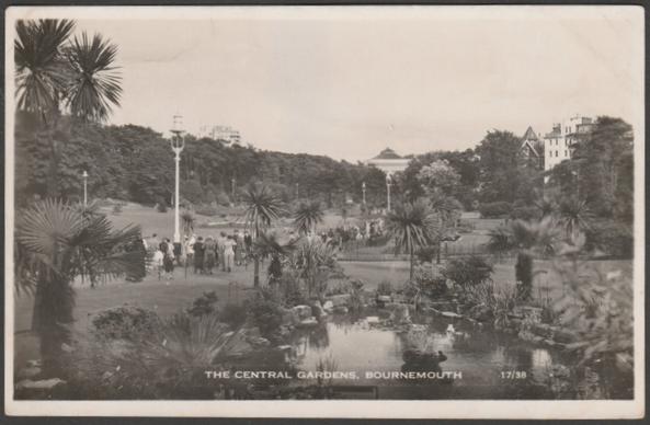 Monochrome real photographic postcard showing a view of a large group of people in the Central Gardens at Bournemouth in Hampshire.

Published by Nigh, Ventnor, No 17/38, c.1930s.

Postally unused.

Good condition, with slight corner bumps and light album marks, but two light arc bends to upper left and upper centre.