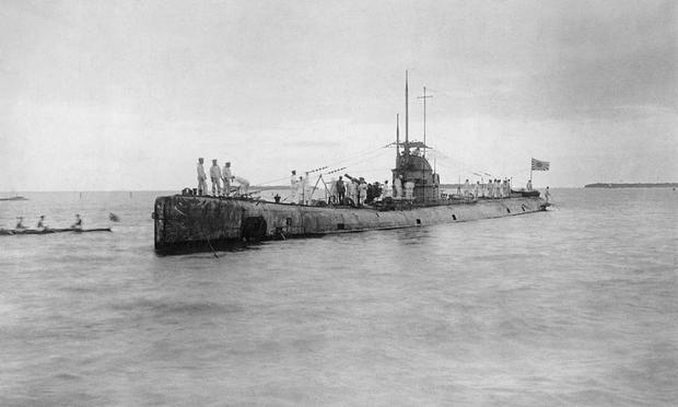Un antiguo submarino alemán de la Segunda Guerra Mundial anclado, alrededor de 1947. (Foto de FPG/Getty Images) (Getty Images)