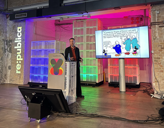 Zac Cooper on Stage at republica