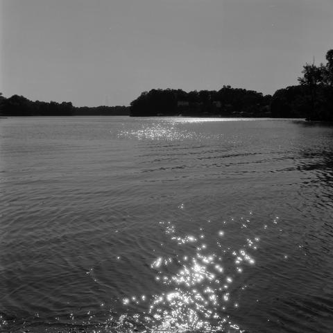 A shot into the direction of the sun, reflections on the water with some halation