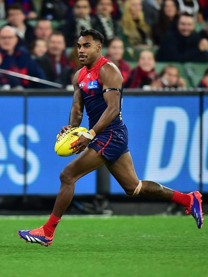 Kysaiah Pickett (Kim Densham/AFANA)

https://www.afana.com/news/2025/05/26/pickett-performs-melbourne-sinks-swans

#AFANA #AFL #melbournedemons #sydneyswans @crasht