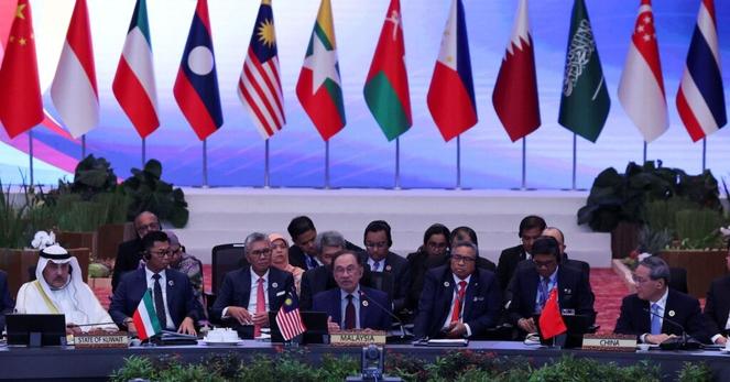 ＡＳＥＡＮ、統合深化へ中期戦略　マレーシアで首脳会議 | ロイター