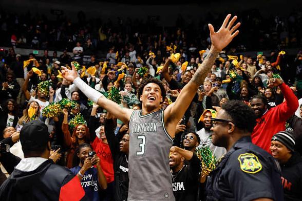 Yaxel Lendeborg channels Magic, Rodman as NBA draft vs. Michigan basketball decision nears