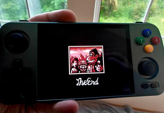 The end screen of Donkey Kong for the Game Boy, on an Anbernic RG405M