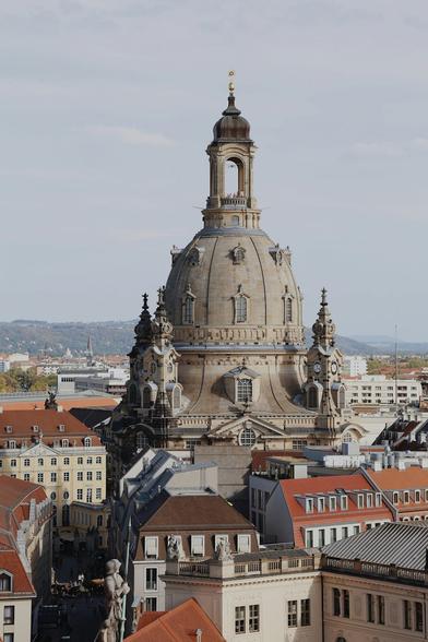 frauenkirche dresden in bright daylight