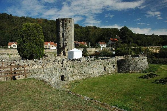 Château de Montagu à #Marcoussis (#Essonne) Caves voûtées : XVe siècle Construction XVe siècle, XVIIIe siècle. Tour du châtelet et tour des oubliettes ; terre-plein d'arasement du château avec ses douves et un ...
Suite 👉 https://monumentum.fr/monument-historique/pa00087945/marcoussis-chateau-de-montagu
#Patrimoine #MonumentHistorique
Photo CC-BY-SA 4.0 : Calips