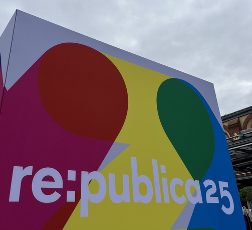 re:publica25-Logo am Haupteingang