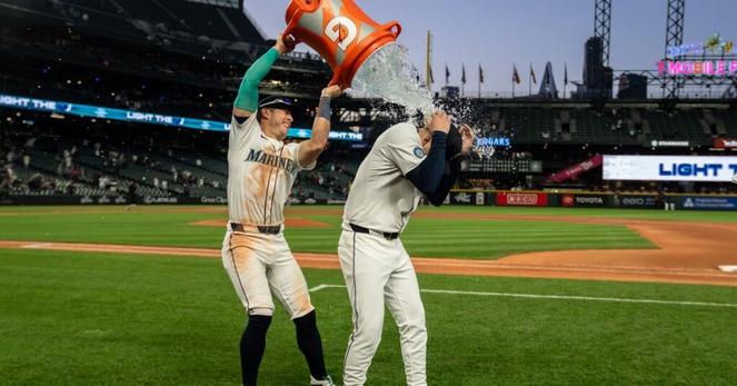 Logan Evans catches Nationals left handed, Mariners win 9-1