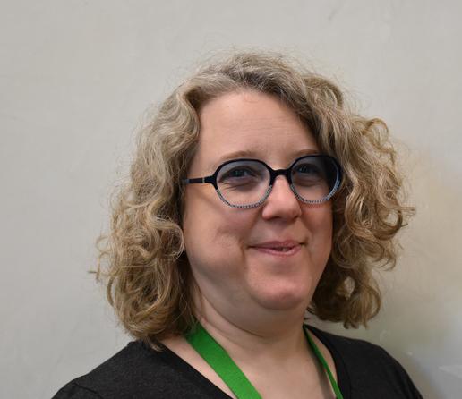 Portrait photo couleur de Bookynette, présidente de l'April et membre de framasoft aux Journées du logiciel libre à Lyon 2025
