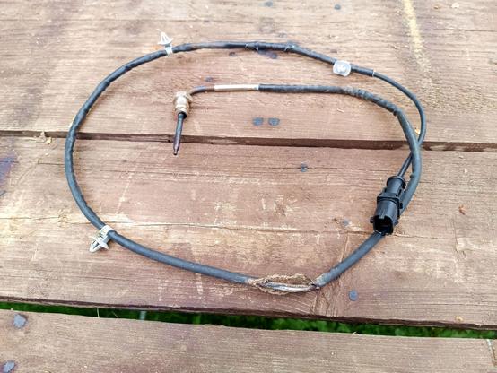 Removed sensor with cable and connector. All fine apart from the abraded part.