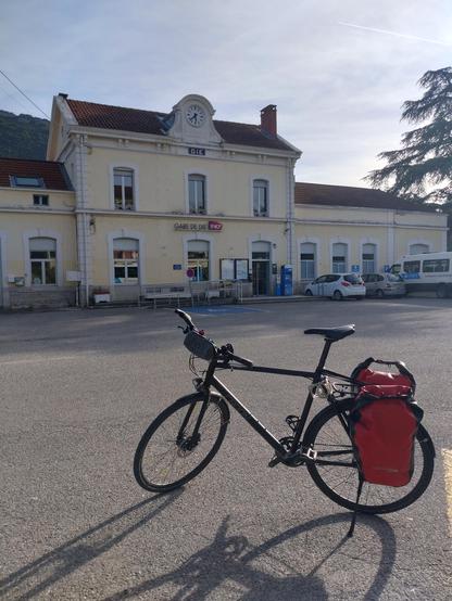 bicycle in front of Die station