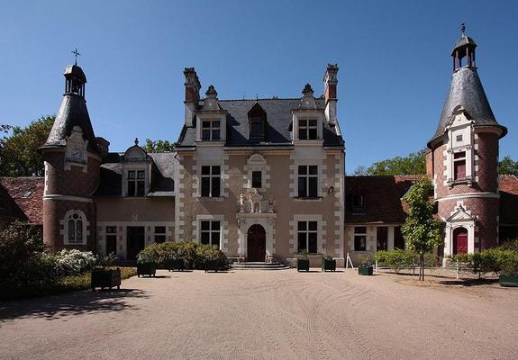Château de Troussay à #Cheverny (#LoirEtCher) Le château de Troussay est situé sur la commune de Cheverny, à la limite de la Sologne et du Blésois, dans le canton de Contres, à 15 km au sud de Blois et à 3 km à...
Suite 👉 https://monumentum.fr/monument-historique/pa41000021/cheverny-chateau-de-troussay
#Patrimoine #MonumentHistorique
Photo CC-BY-SA 4.0 : Manfred Heyde