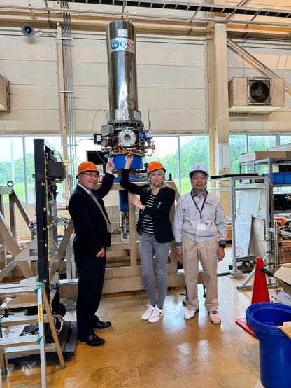 Die Parlamentarische Staatssekretärin Silke Launert (Mitte) informiert sich am Naka Institute for Fusion Science and Technology über die Fusionstechnologie dort.