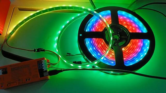 Embedded: 1D WS2812 Strip with Rainbow Pattern